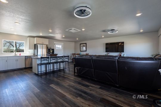 feature listing property photo