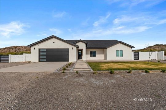 feature listing property photo