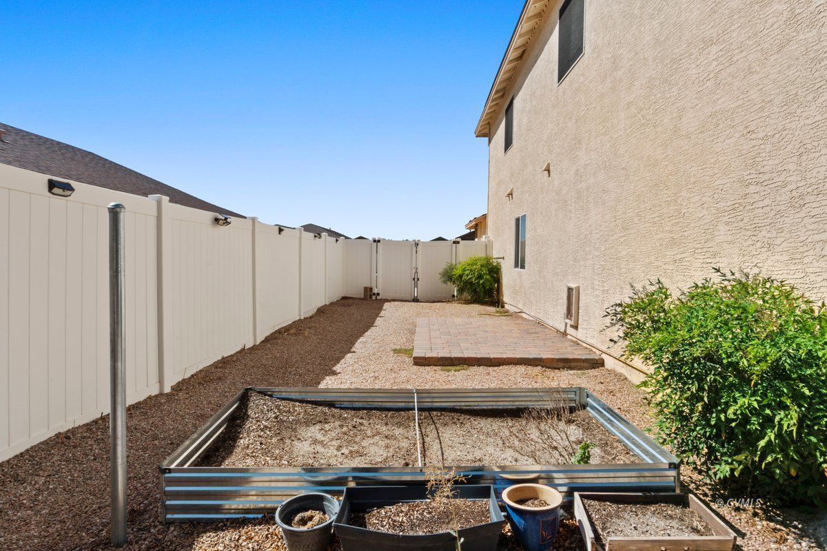 Property Photo 33