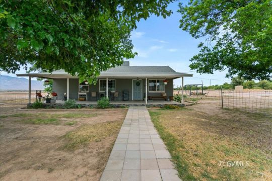 feature listing property photo