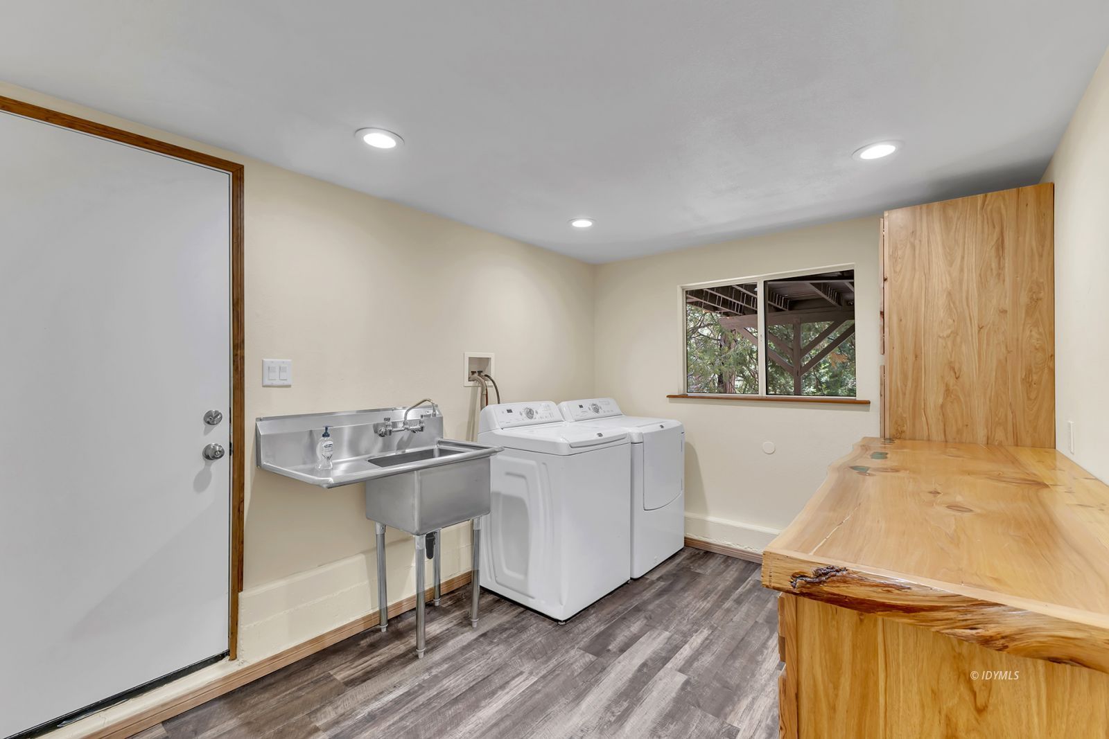Property Photo 28