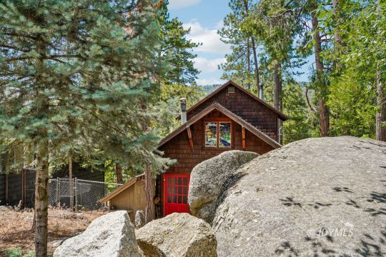 feature listing property photo