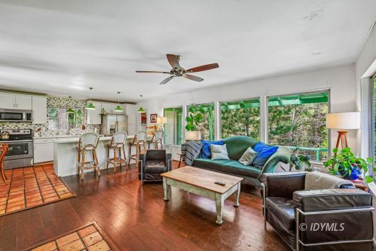 feature listing property photo