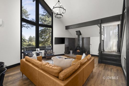 feature listing property photo