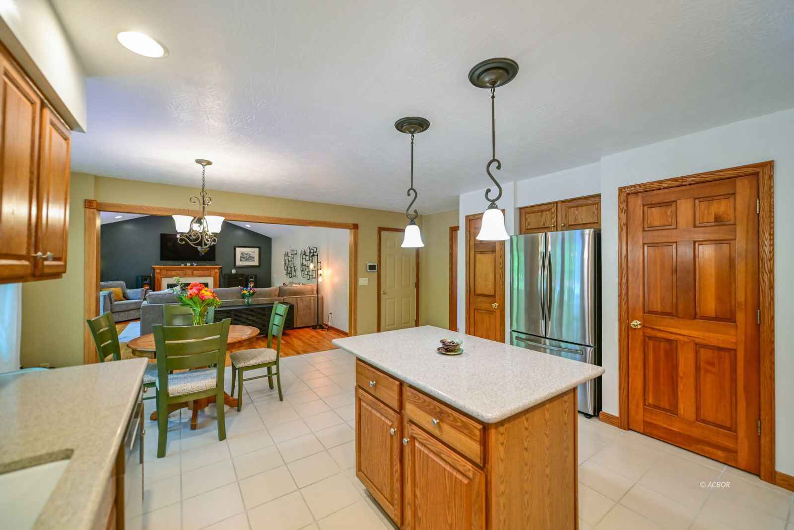 7245 Edgewood Ln