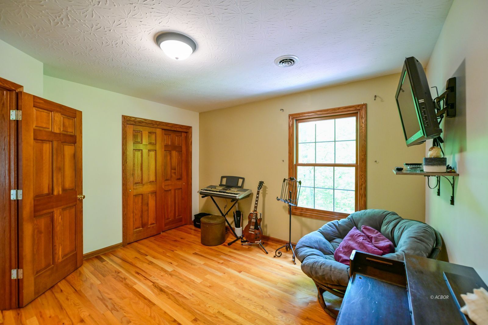 7245 Edgewood Ln