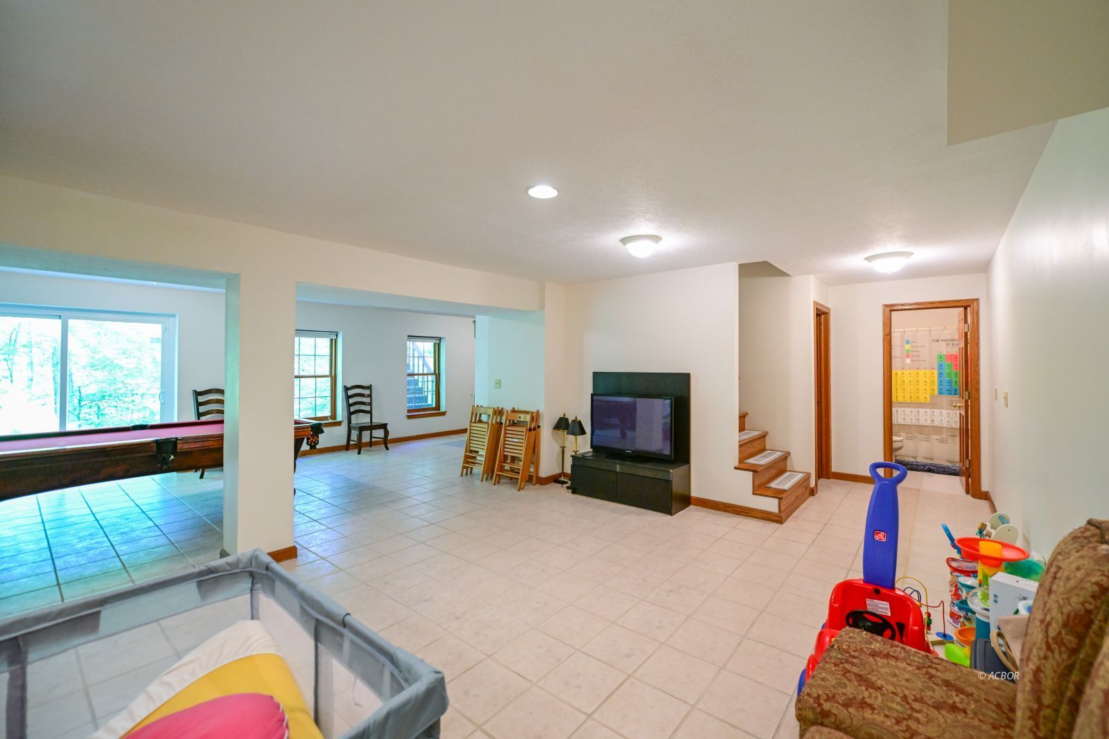 7245 Edgewood Ln