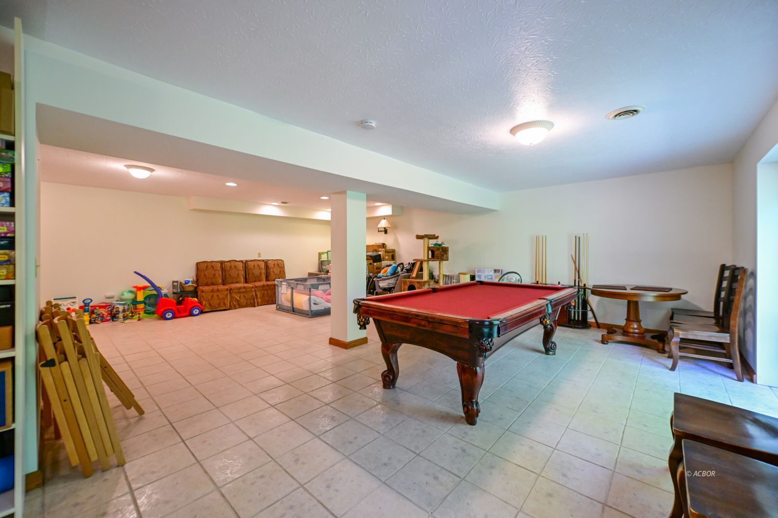 7245 Edgewood Ln