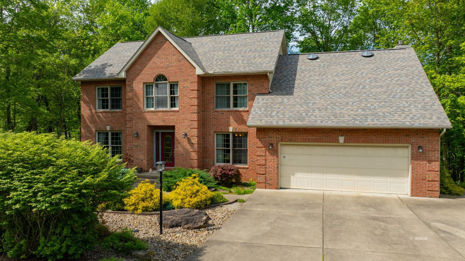 7245 Edgewood Ln