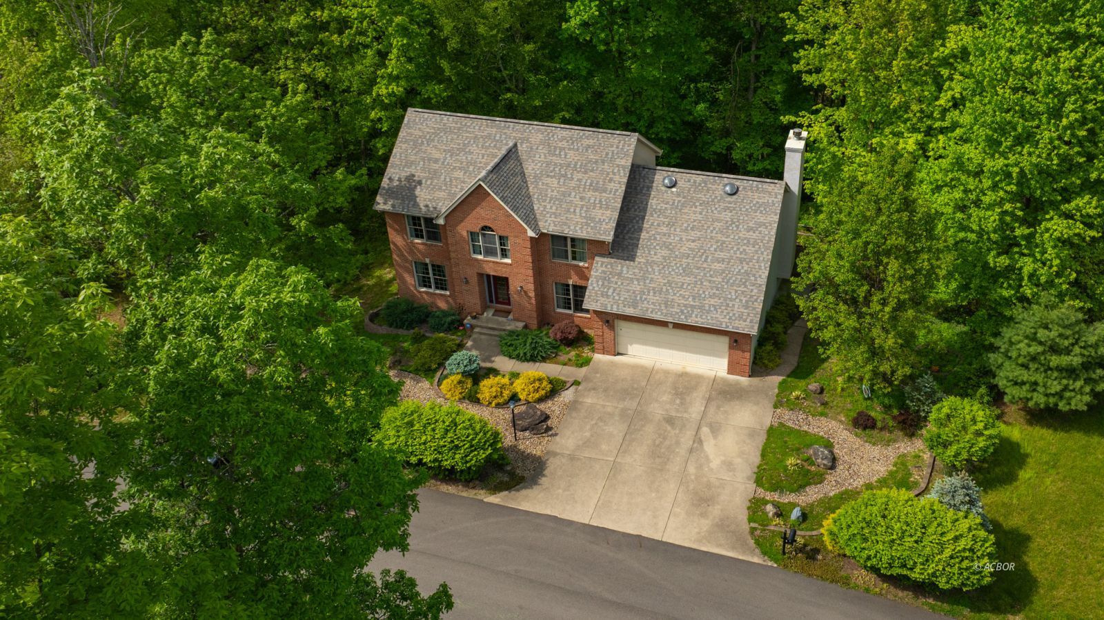 7245 Edgewood Ln