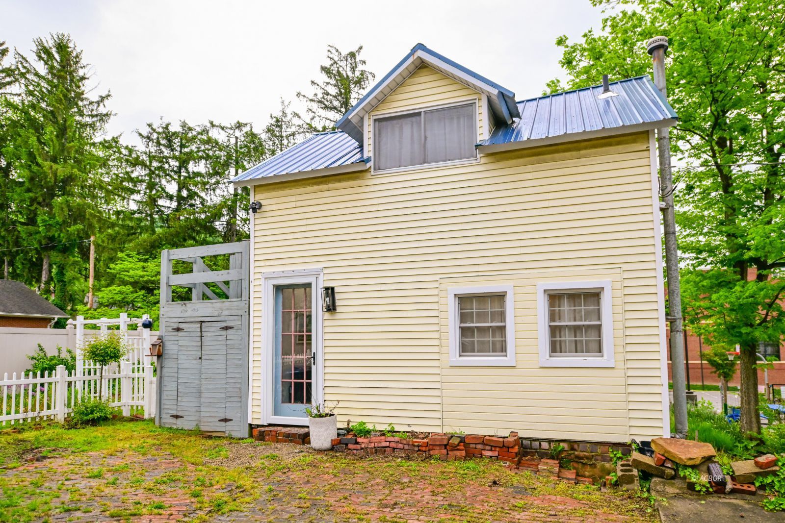 40 Morris Ave