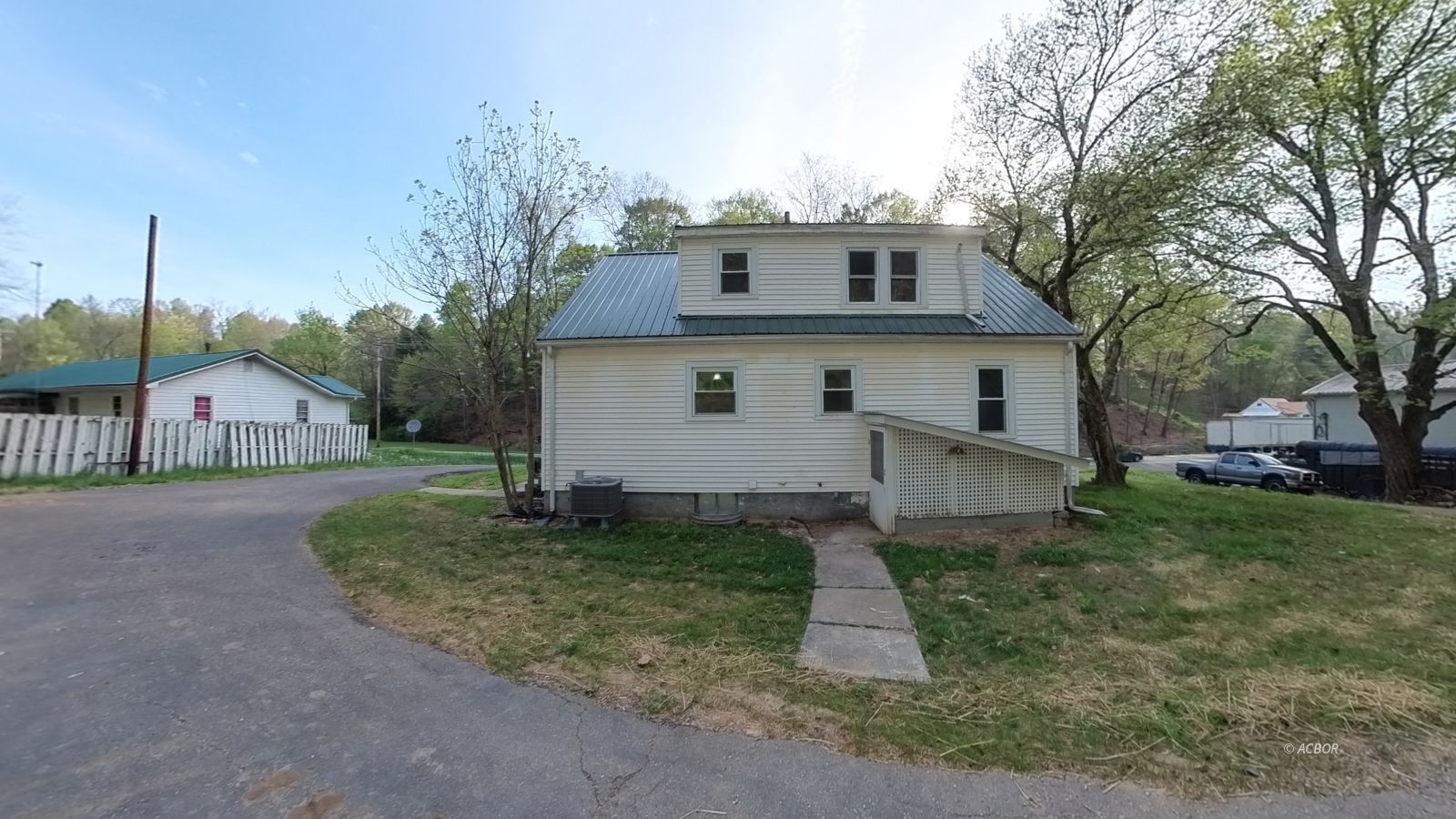 33281 State Route 833