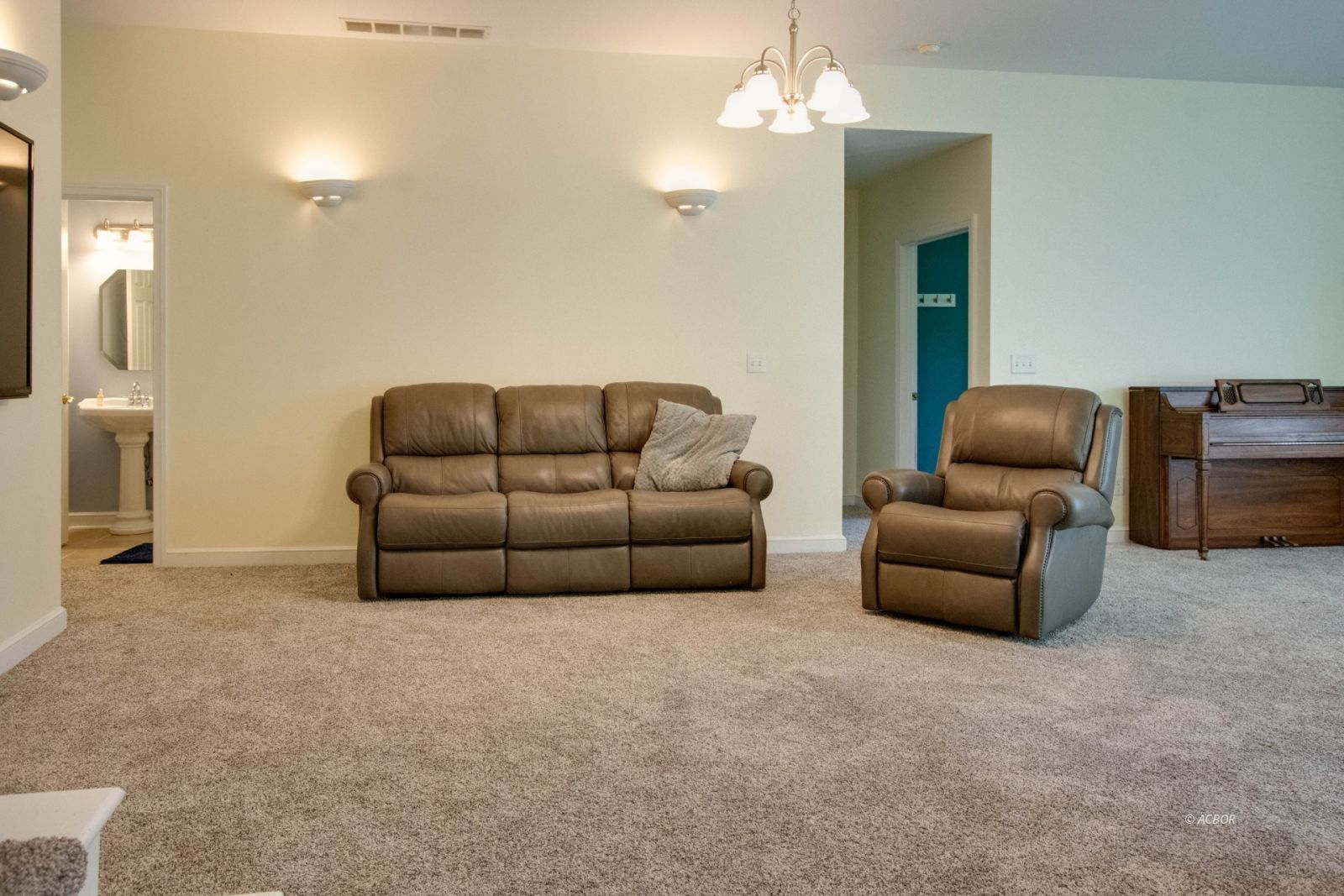 7 Warwick Ln