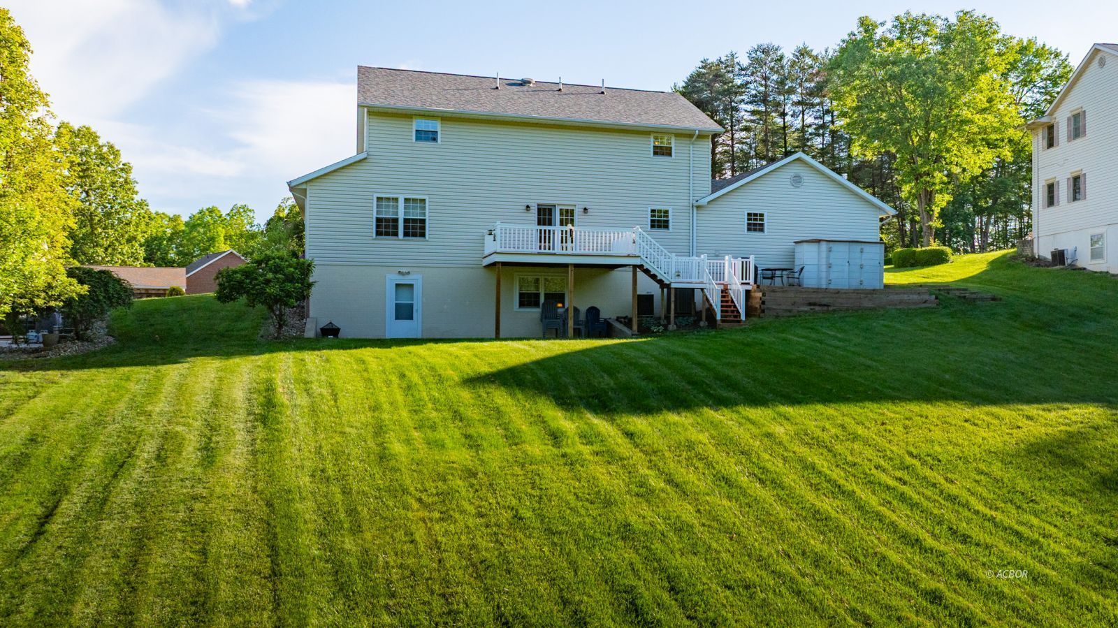 135 Lewis Pointe Dr