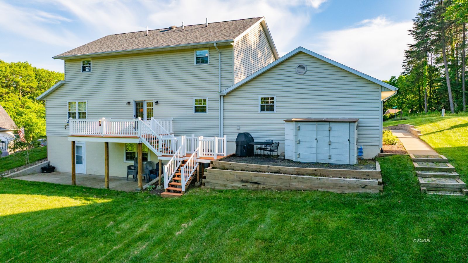 135 Lewis Pointe Dr