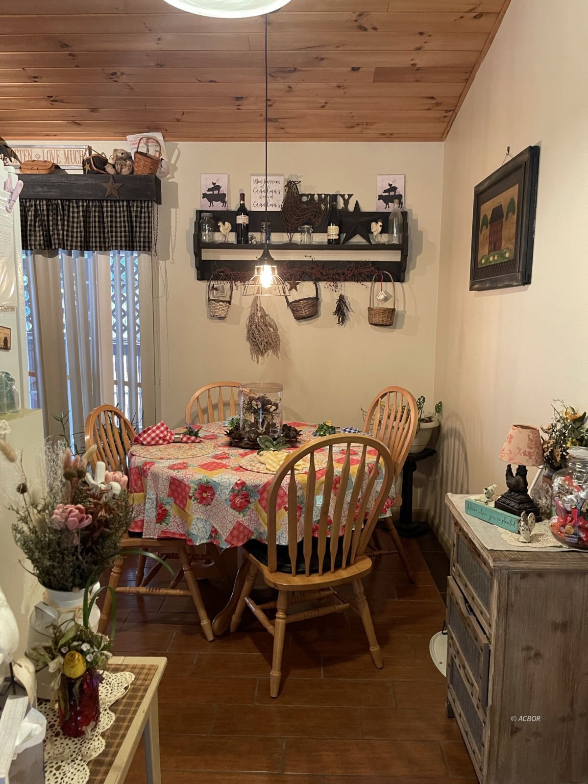 Dining Room Area