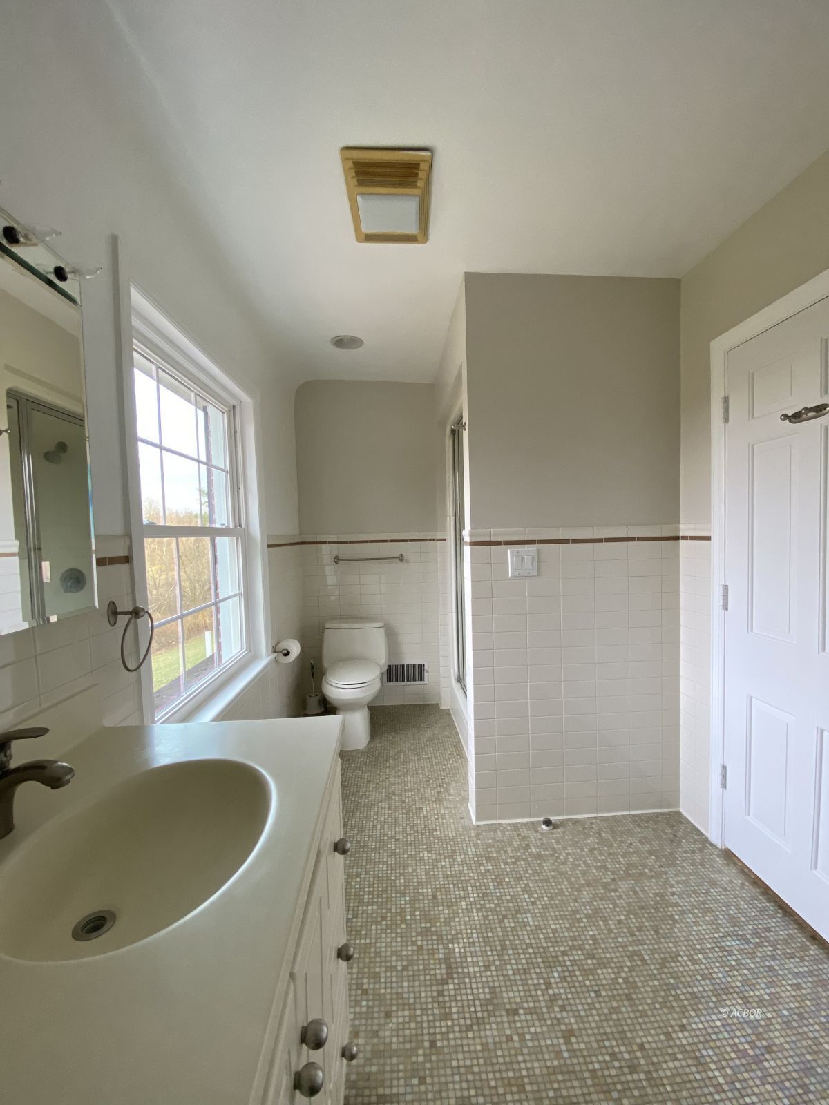 Owner on-suite full bath