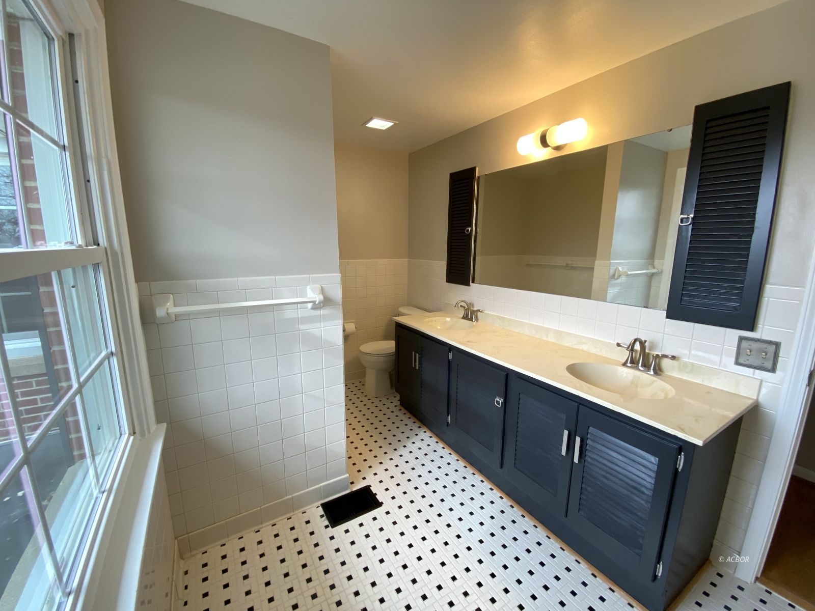 Hall Bathroom-Upstairs #2