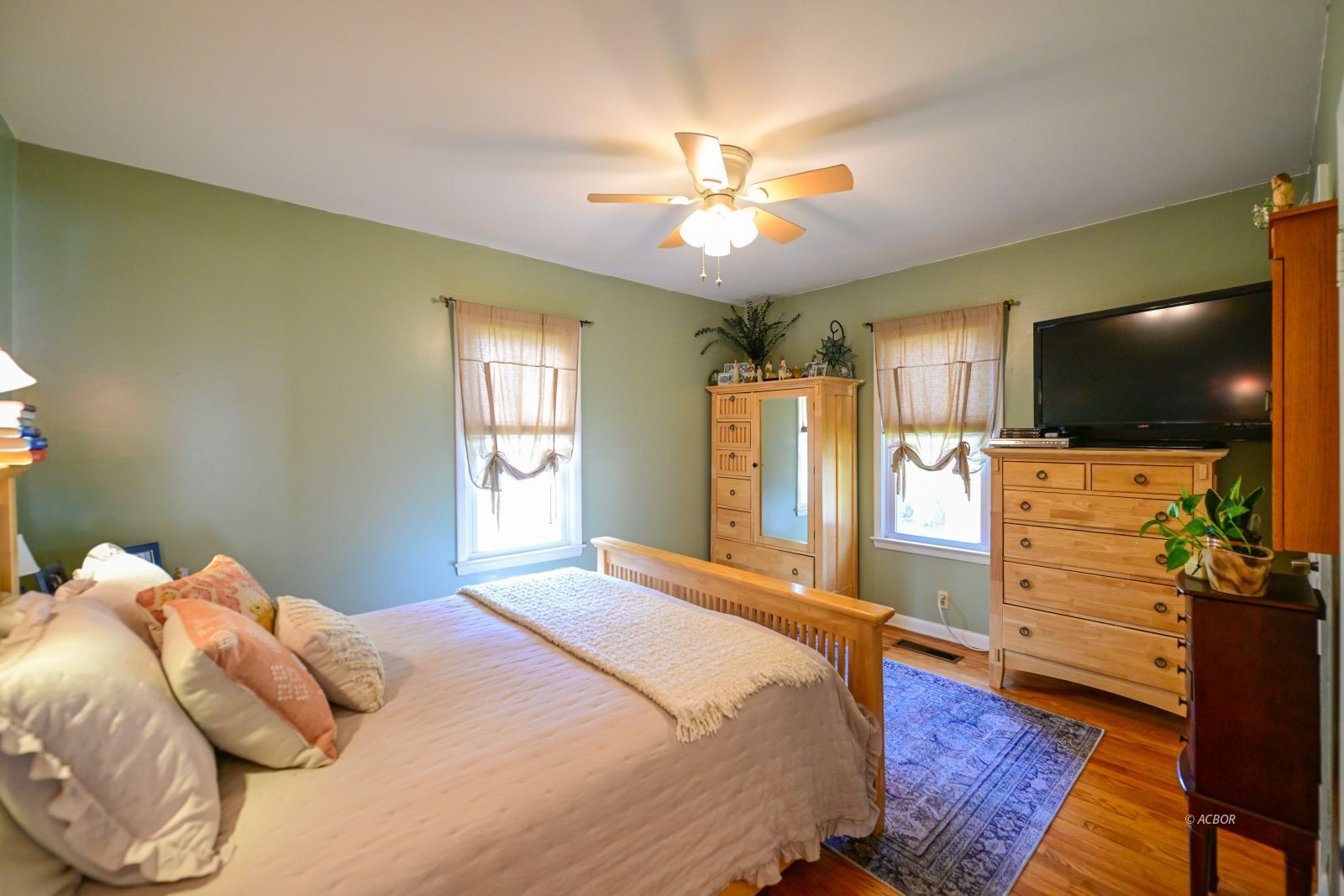 37 Euclid Dr