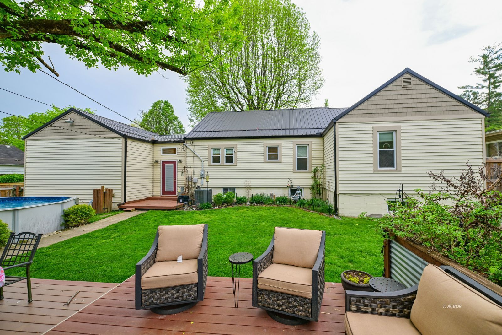 37 Euclid Dr