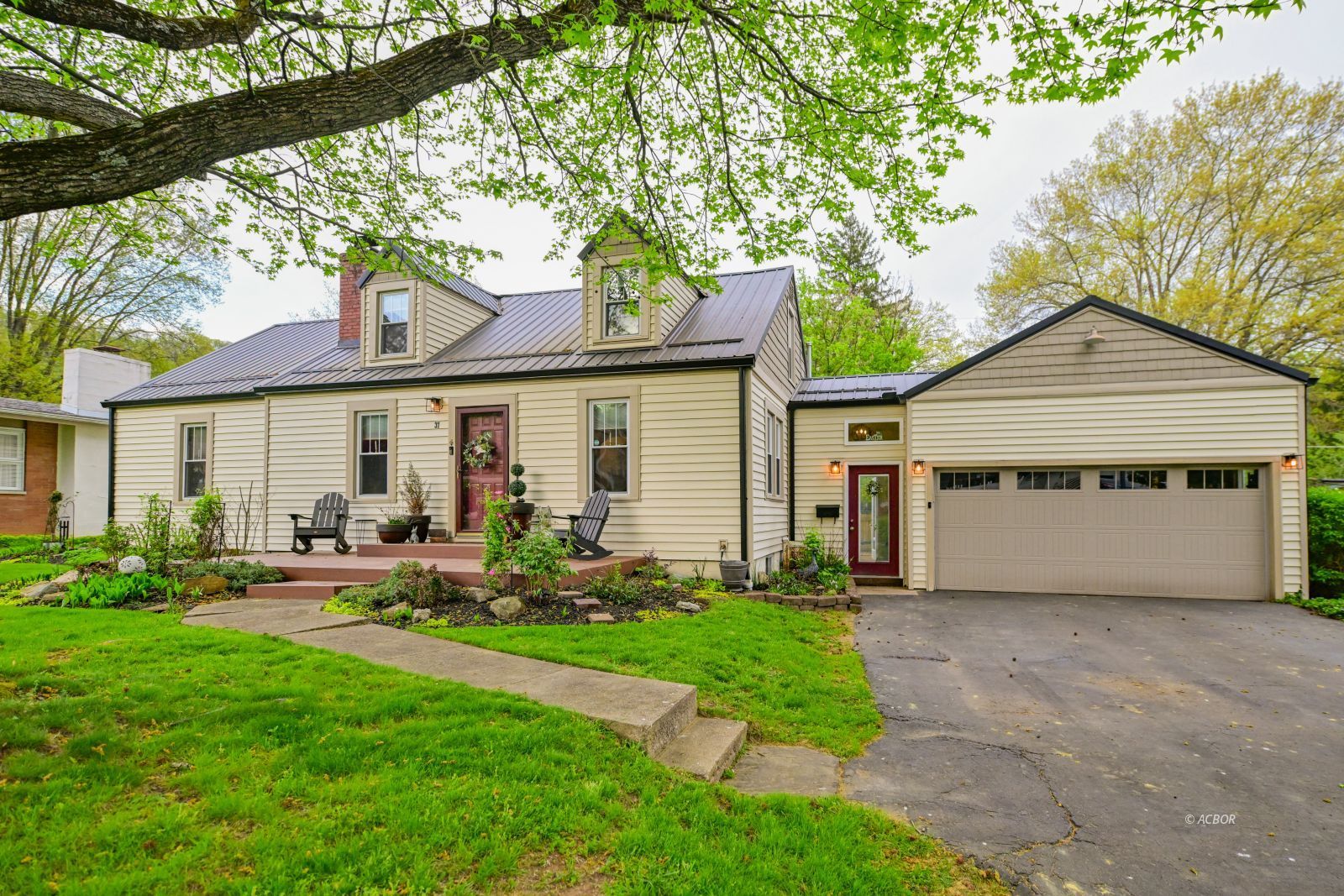 37 Euclid Dr