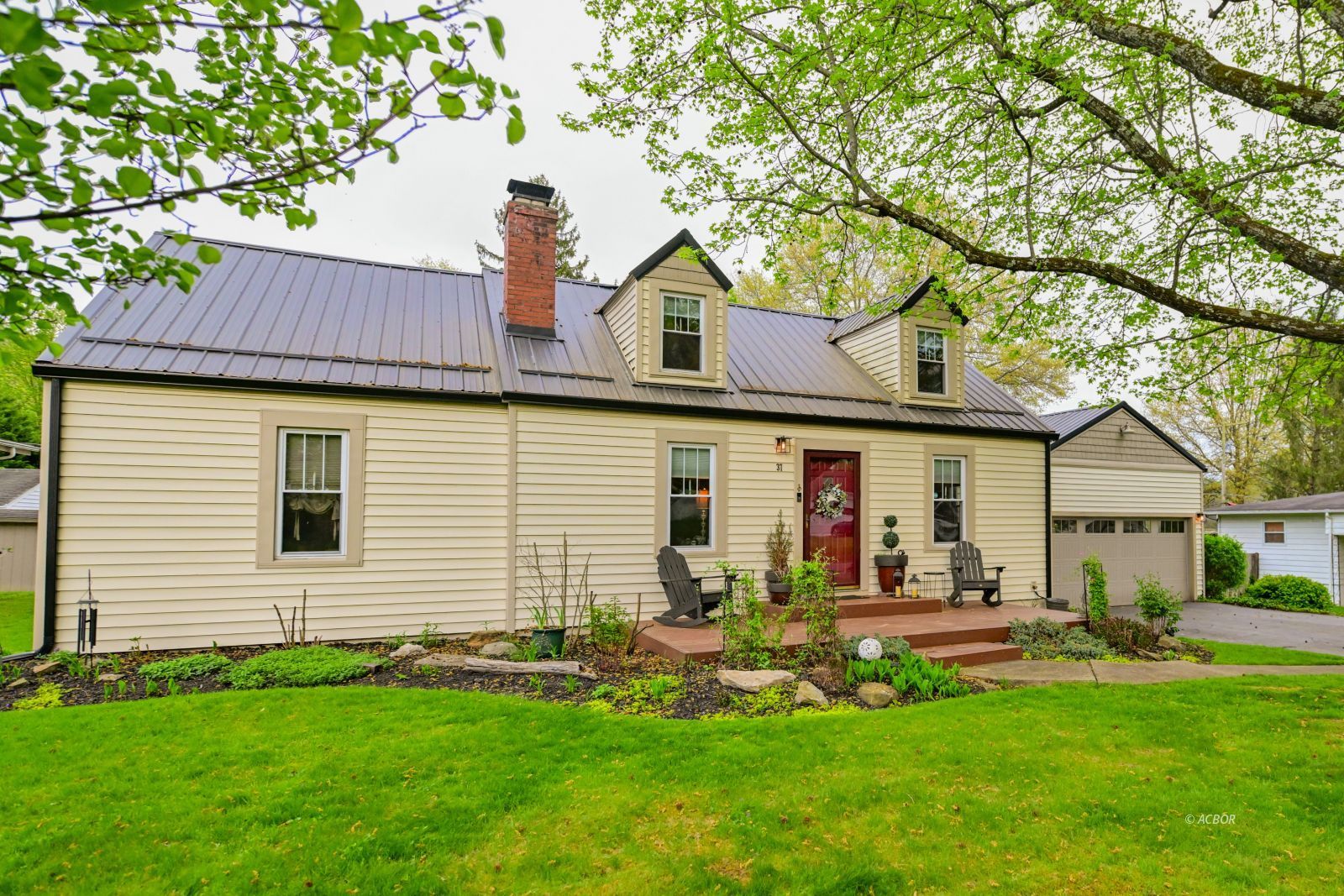 37 Euclid Dr