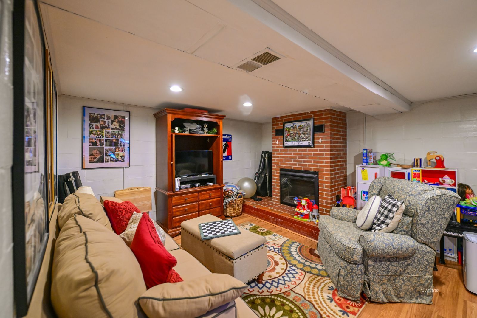 37 Euclid Dr