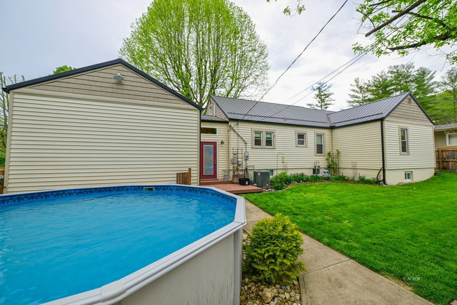 37 Euclid Dr