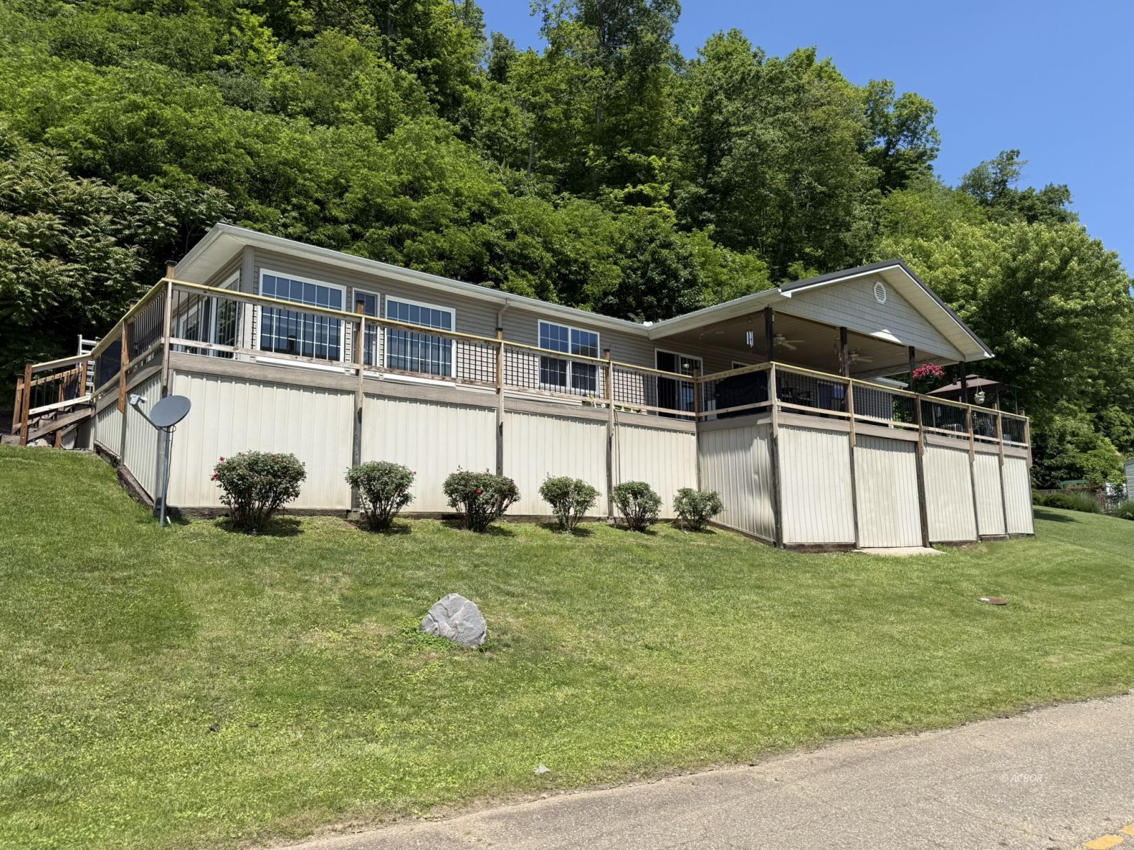 1829 Cliffside Rd