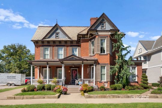 feature listing property photo