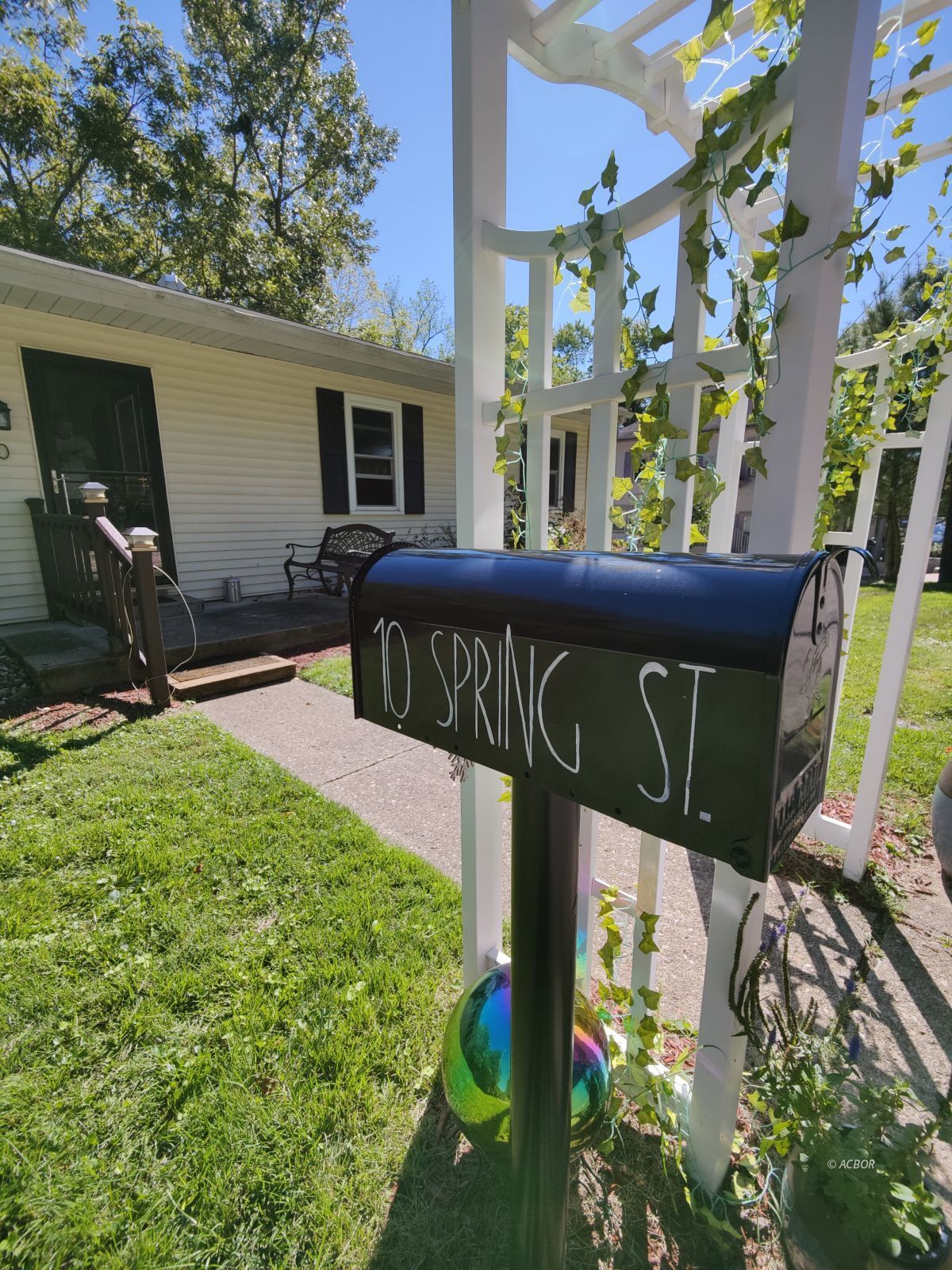 10 Spring St