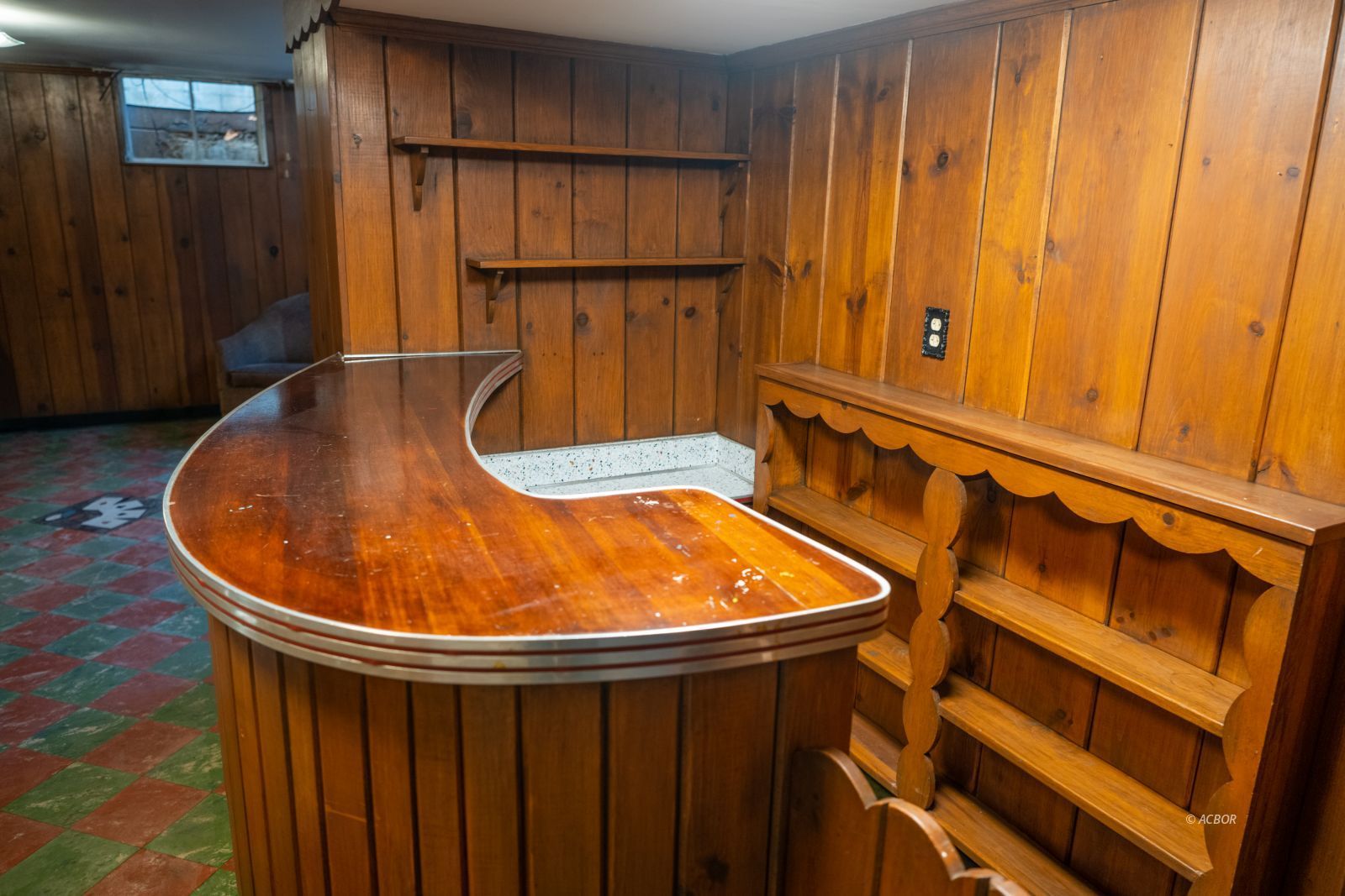 Basement lounge wet bar