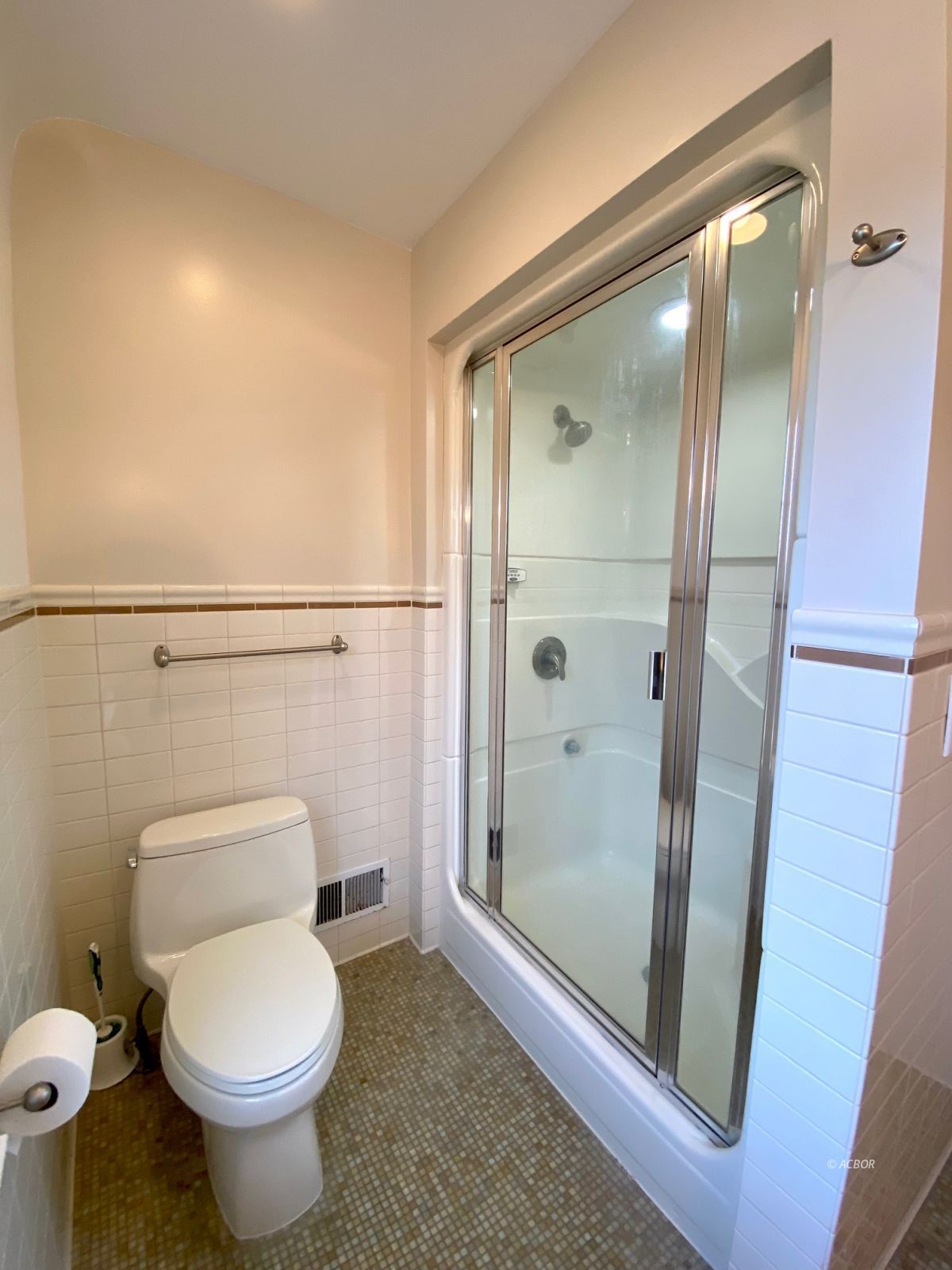 Owner on-suite full bath