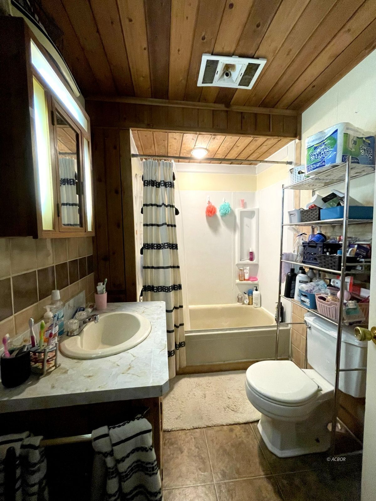 Upstairs Full Bath