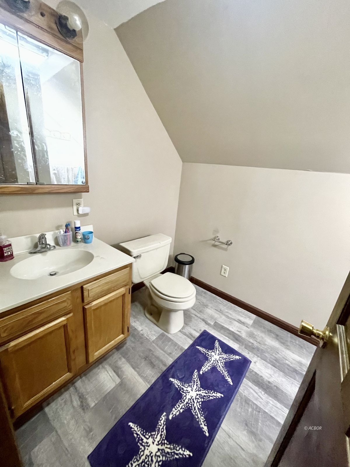 upstairs full bath