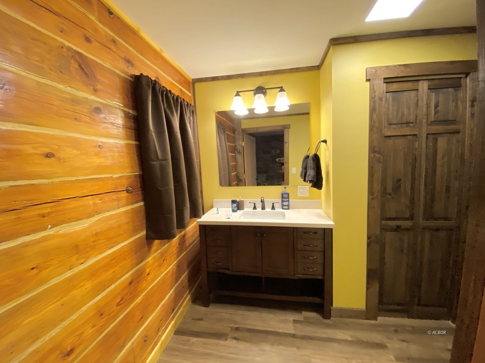 Owner's suite bath