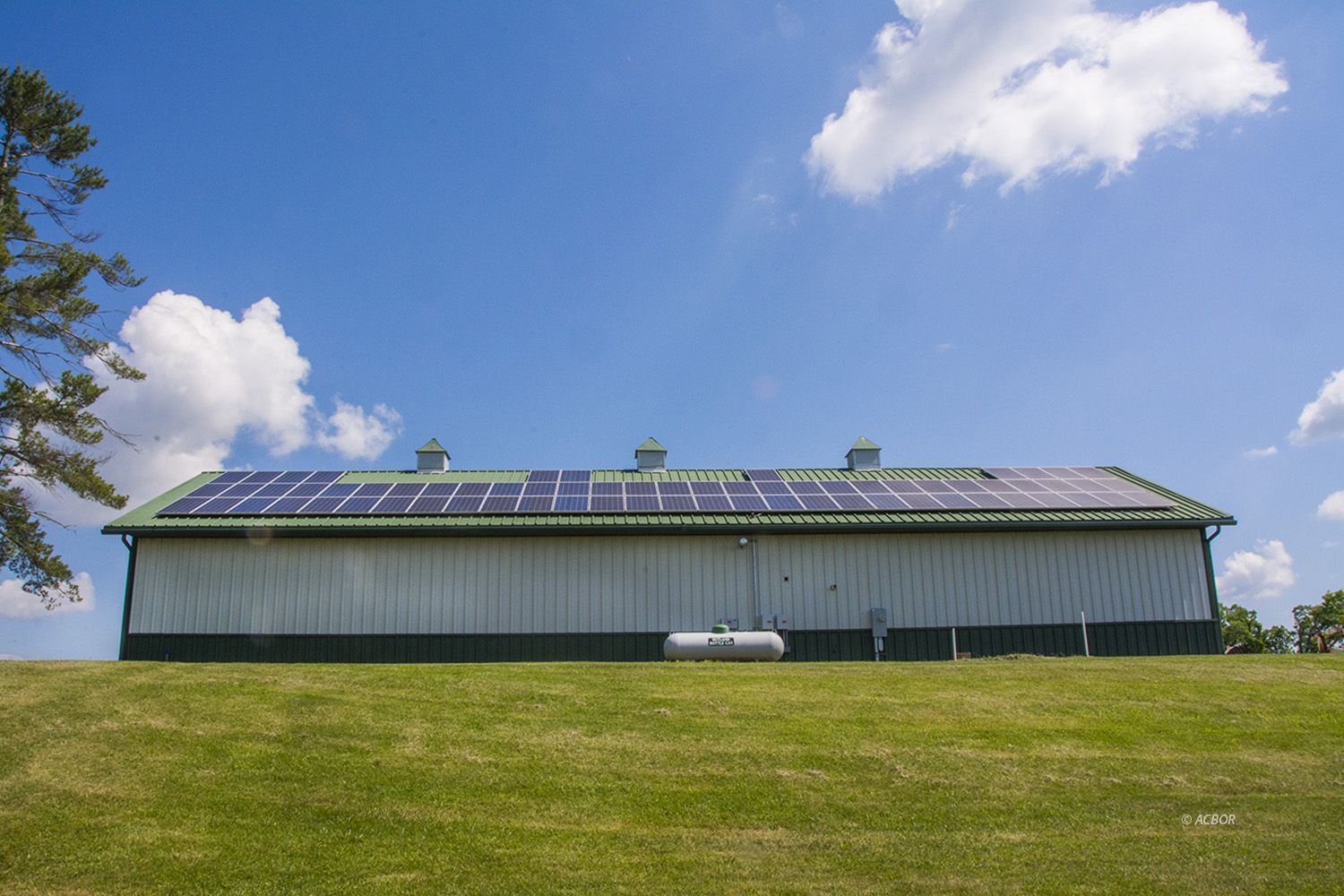 pole building w/21 Kilowatt solar array