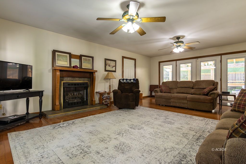 Family room in breezway