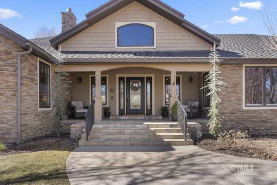 feature listing property photo