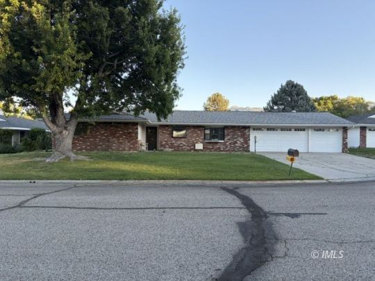 feature listing property photo