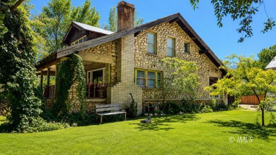 feature listing property photo