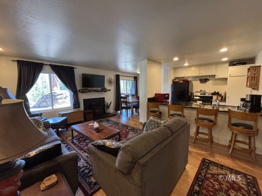 feature listing property photo