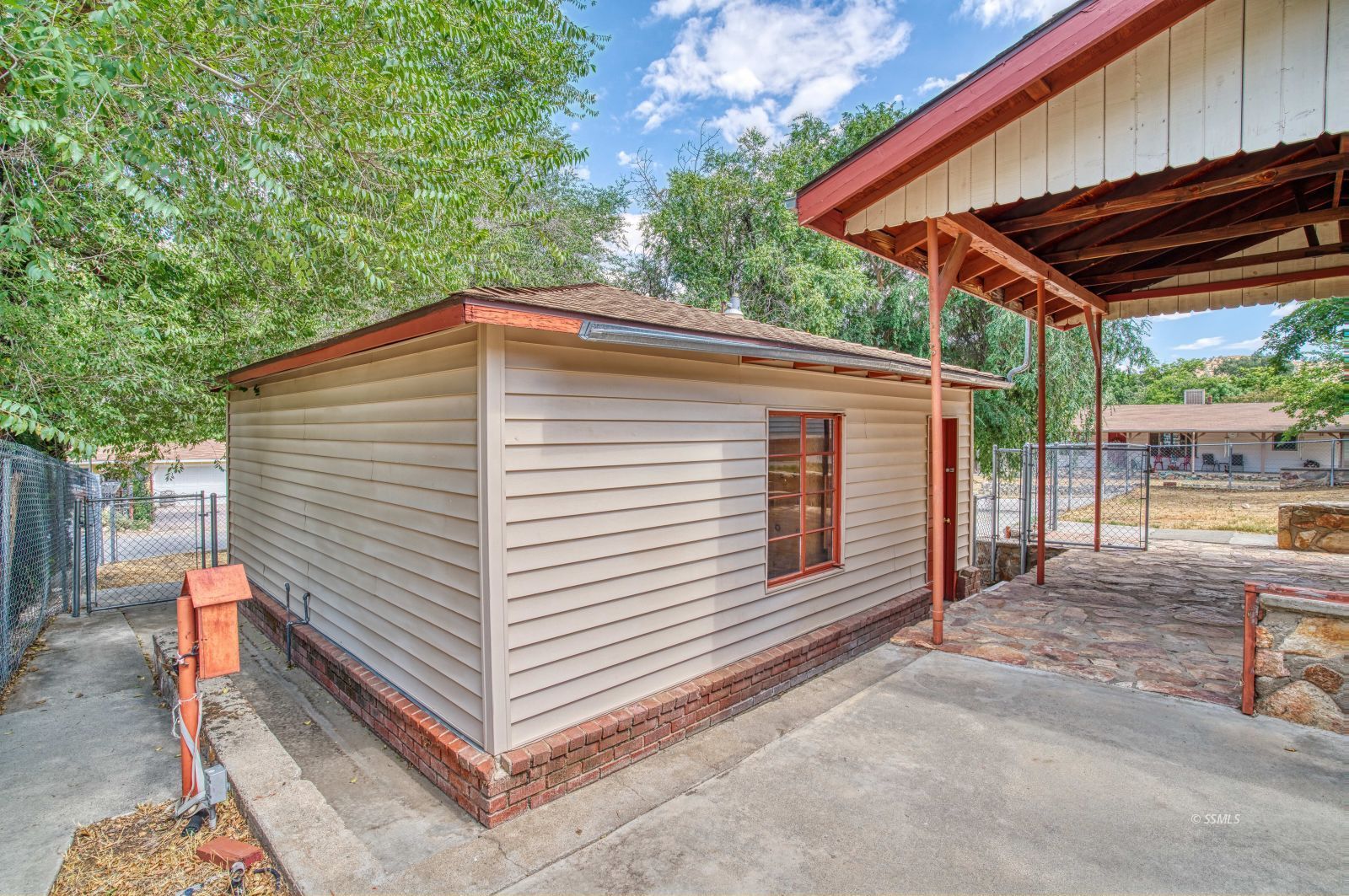 Property Photo 18
