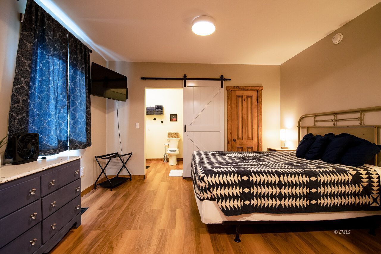 Property Photo 23