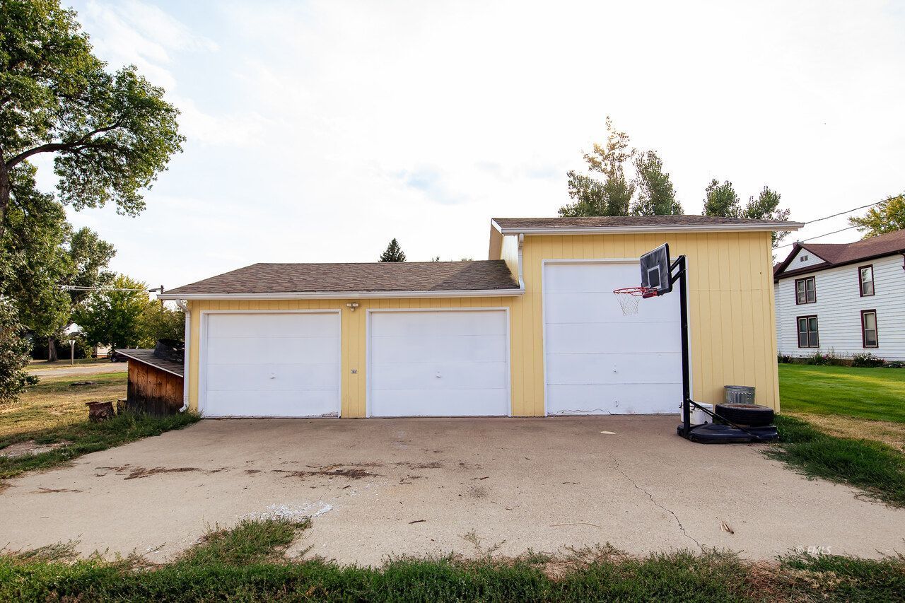 Property Photo 33